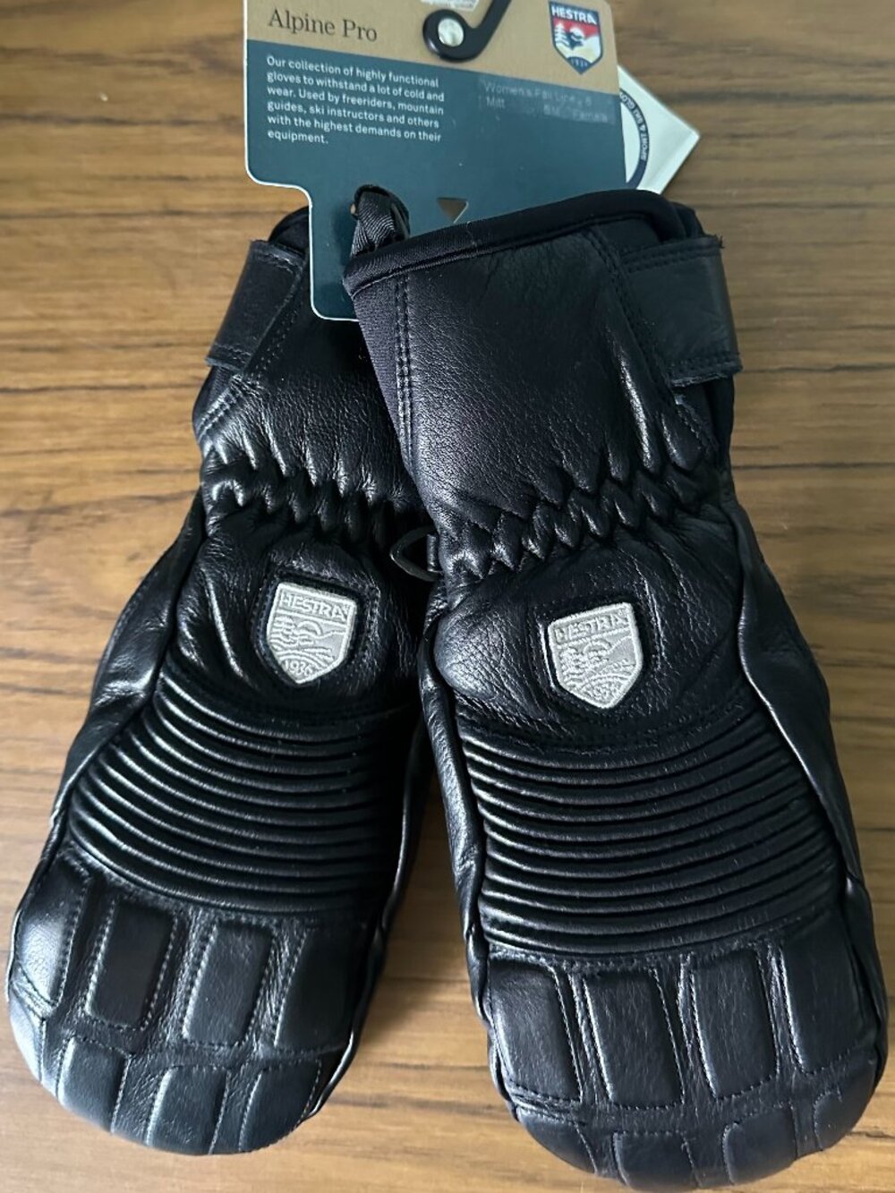 NWT Hestra Women’s Alpine Pro Fall Line Mittens, size 6. Model 30211.